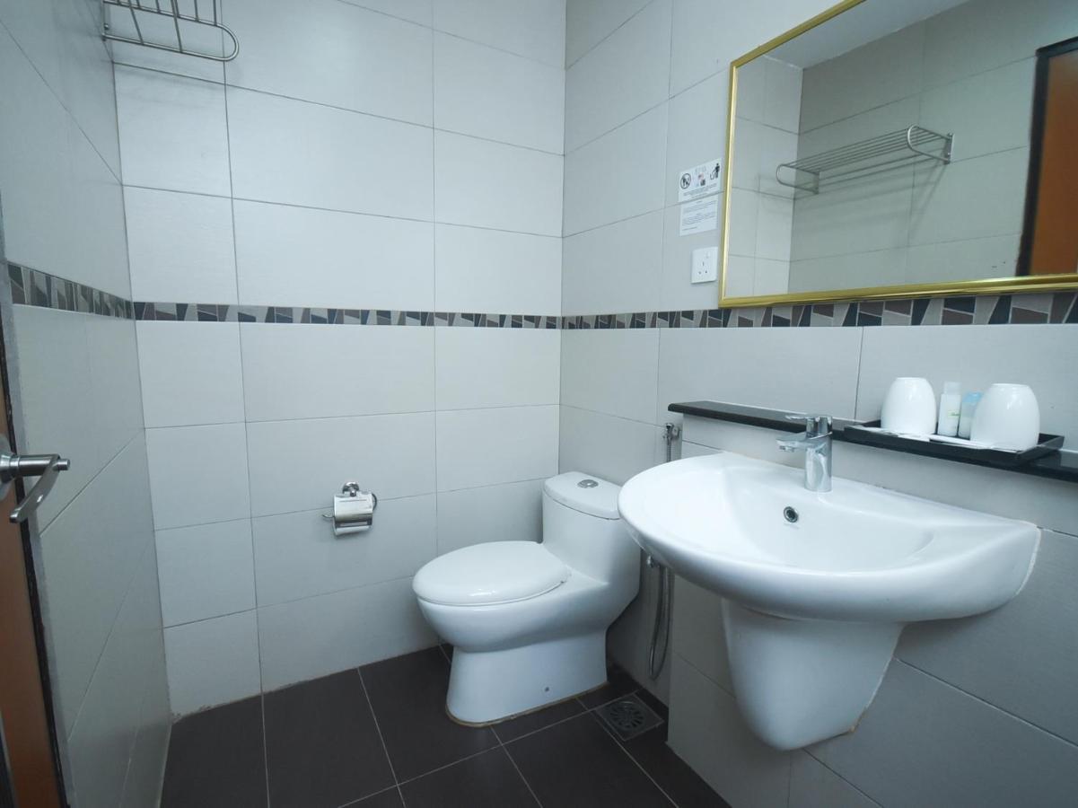 Super Oyo 985 Hotel Nur Miri Ngoại thất bức ảnh