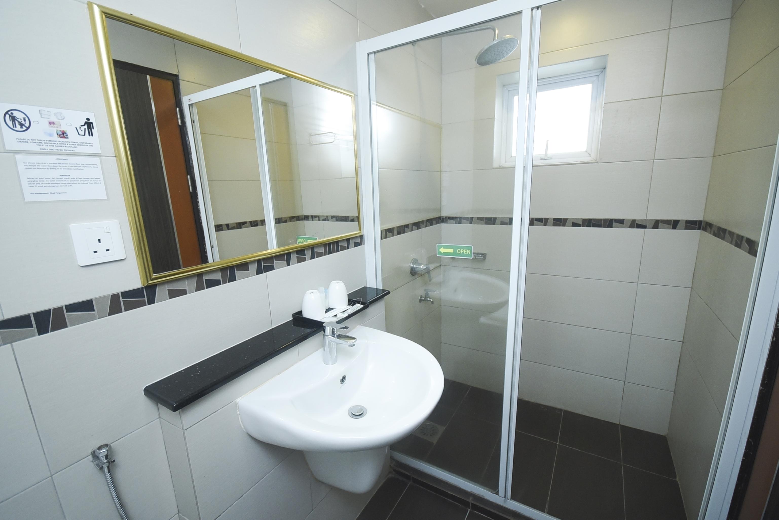 Super Oyo 985 Hotel Nur Miri Ngoại thất bức ảnh