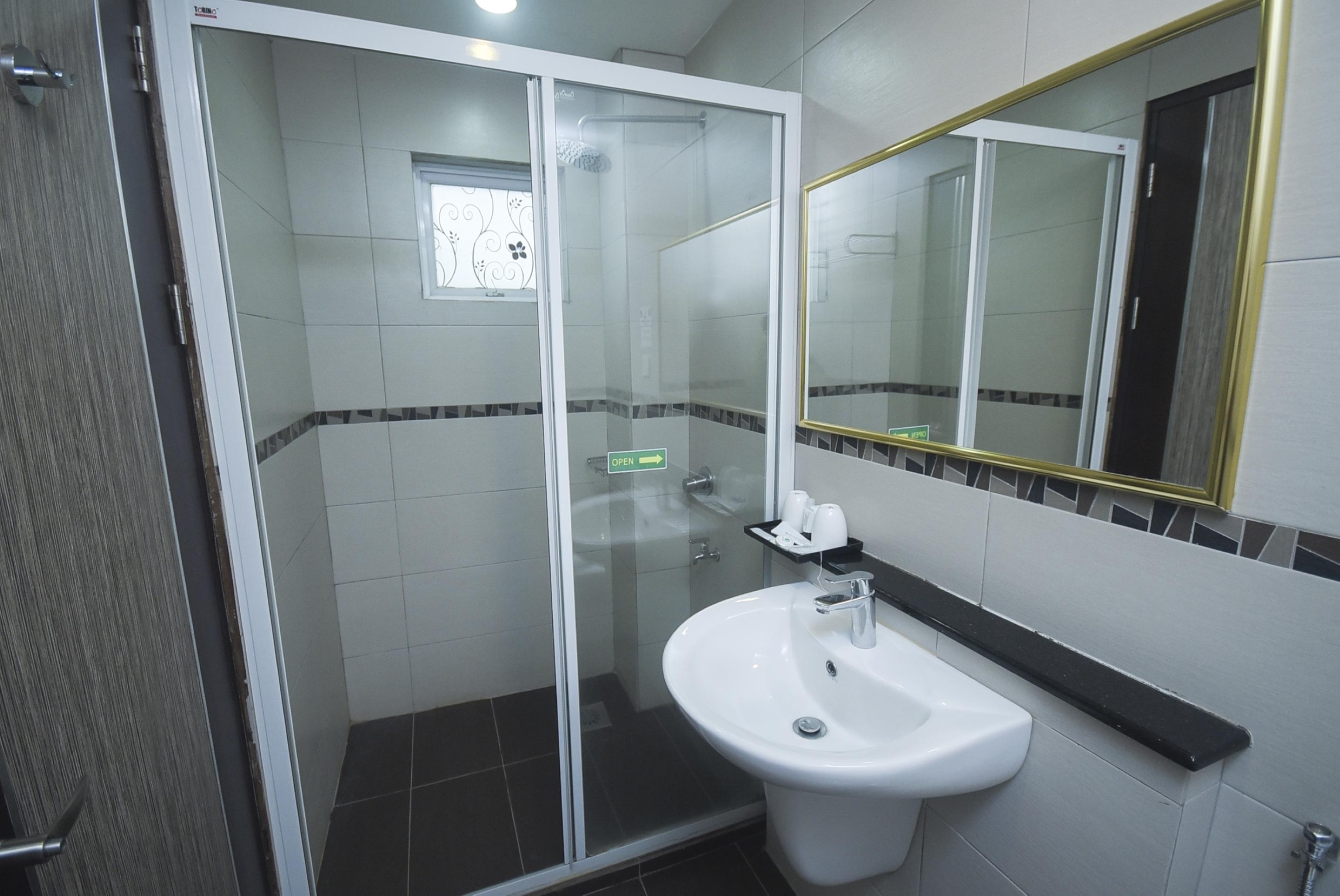 Super Oyo 985 Hotel Nur Miri Ngoại thất bức ảnh