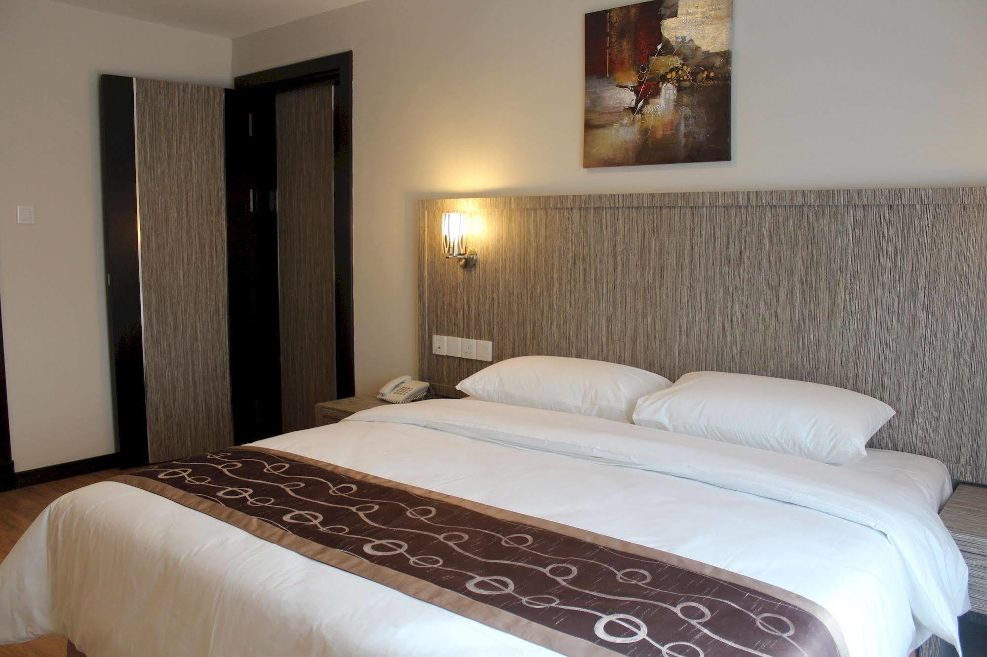 Super Oyo 985 Hotel Nur Miri Ngoại thất bức ảnh