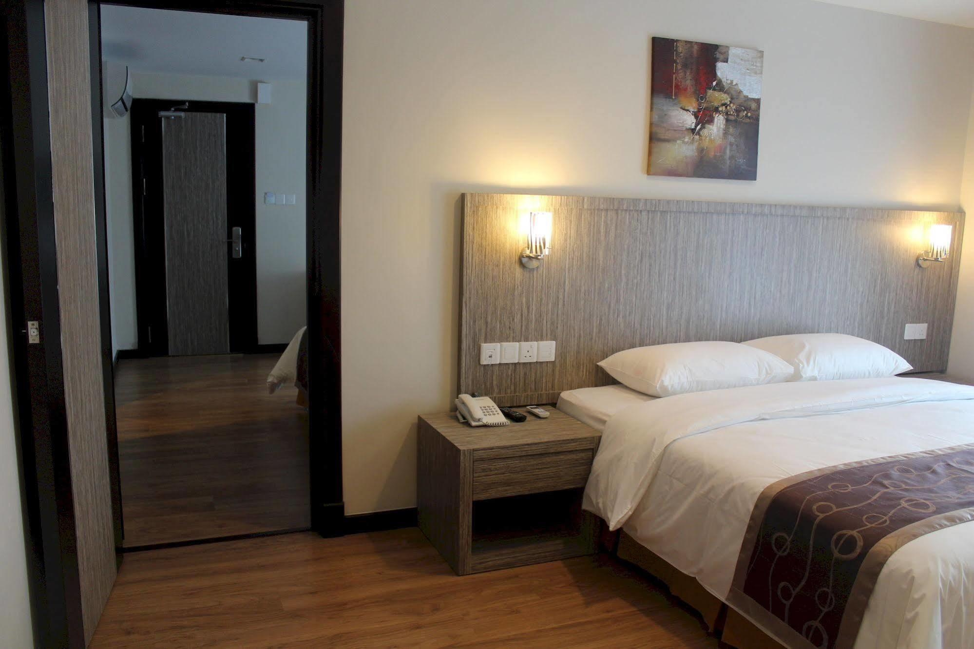 Super Oyo 985 Hotel Nur Miri Ngoại thất bức ảnh