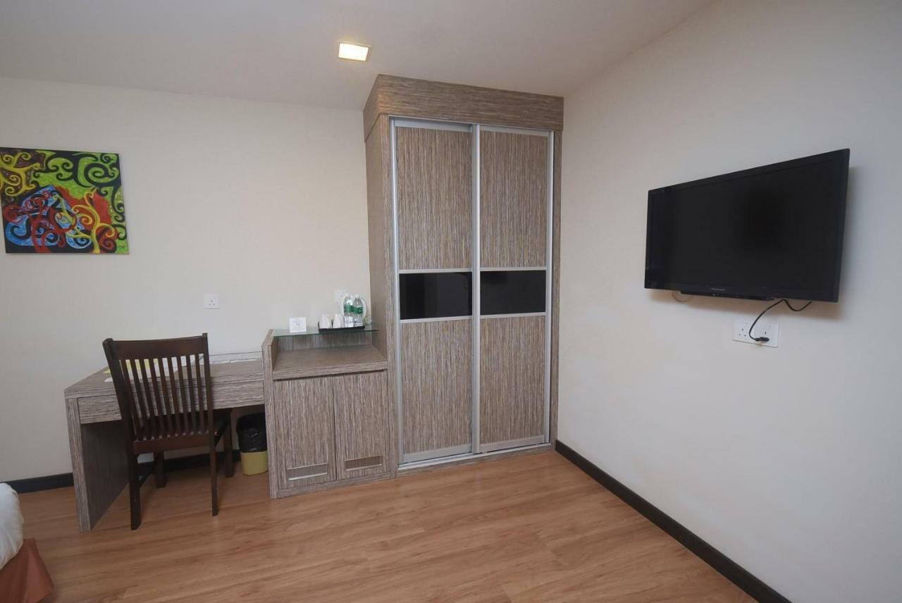 Super Oyo 985 Hotel Nur Miri Ngoại thất bức ảnh